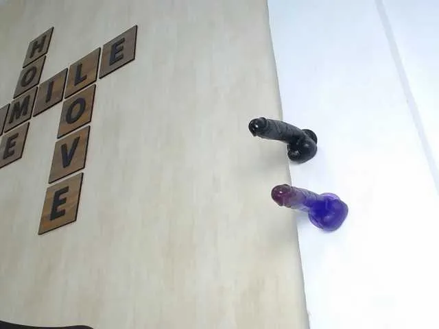 Live sex webcam photo for elensweet18 #273335760