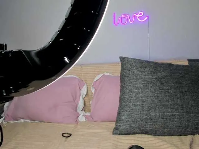 Live sex webcam photo for elfinvibes #290144044
