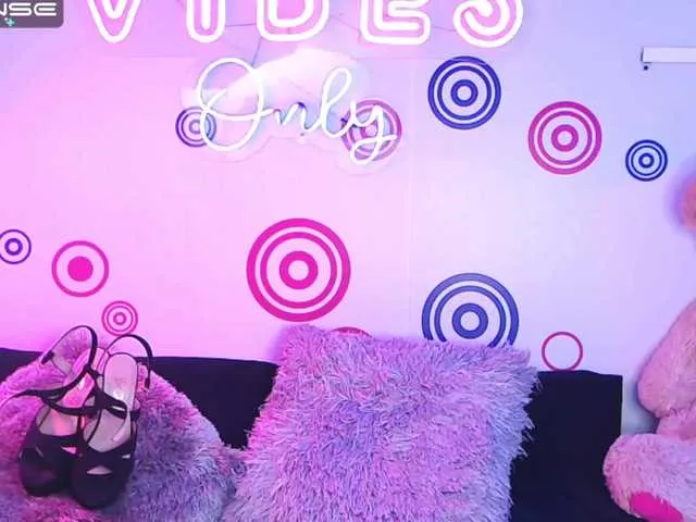 Live sex webcam photo for EliJass #273393300