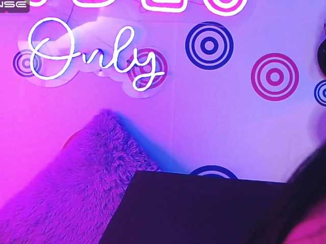 Live sex webcam photo for EliJass #273403581