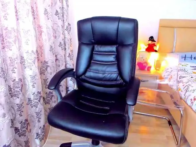 Live sex webcam photo for elinaxxx #272174294