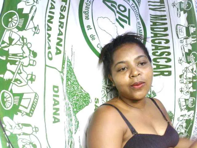 Live sex webcam photo for elisah #290235214