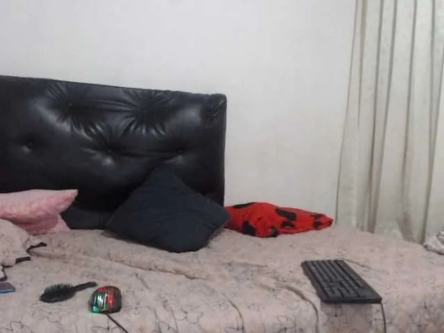 Live sex webcam photo for elleinx #272423308