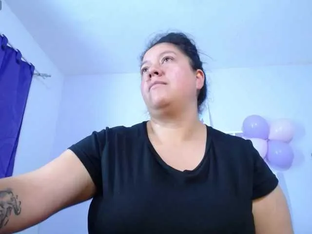 Live sex webcam photo for ellenb1 #277360901
