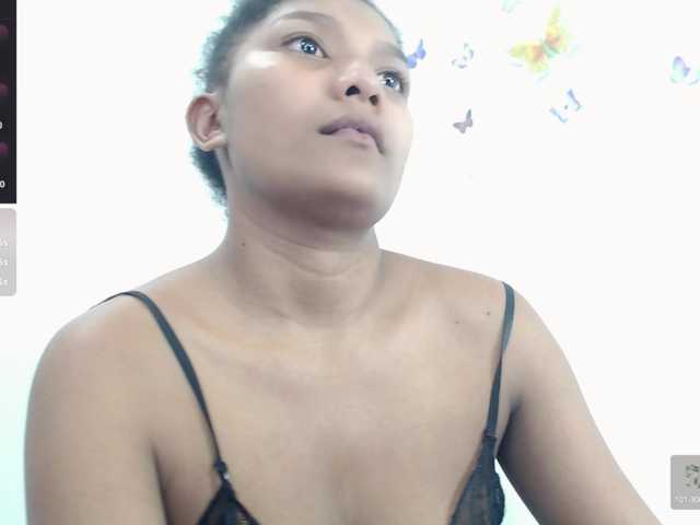 Live sex webcam photo for elly-willis #290581617