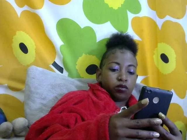 Live sex webcam photo for elylah #276170819