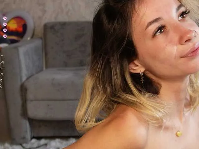 Live sex webcam photo for emely1benz #291912976