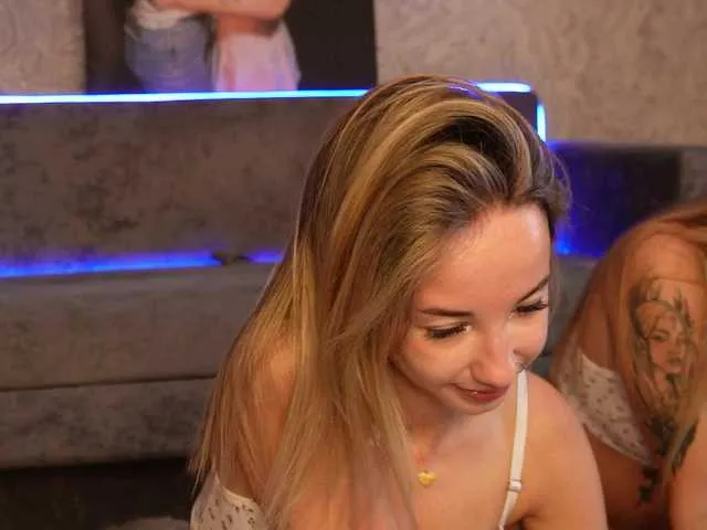 Live sex webcam photo for emely1benz #291972881