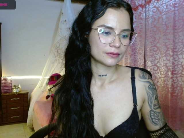 Live sex webcam photo for emelyclark #273576310