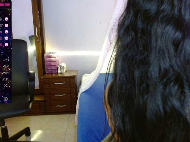 Live sex webcam photo for emelyclark #273615599
