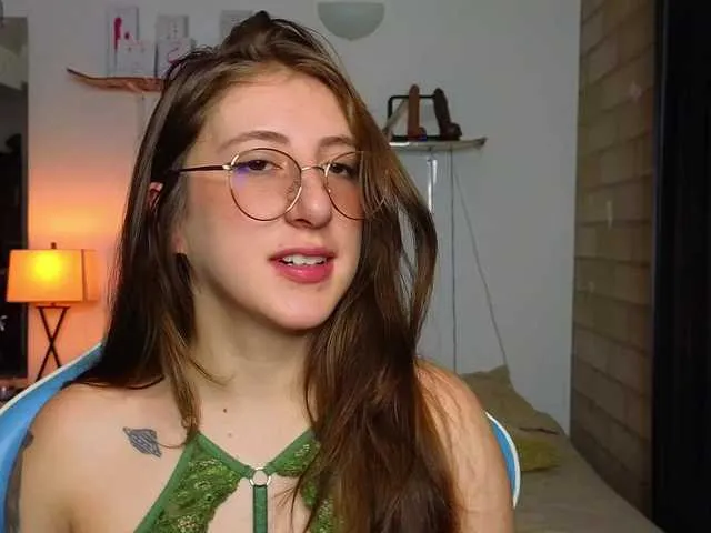 Live sex webcam photo for emiily-hvn #289714510