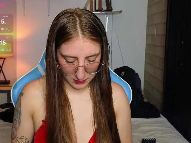 Live sex webcam photo for emiily-hvn #289913435