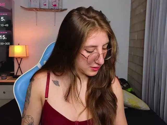 Live sex webcam photo for emiily-hvn #289976751