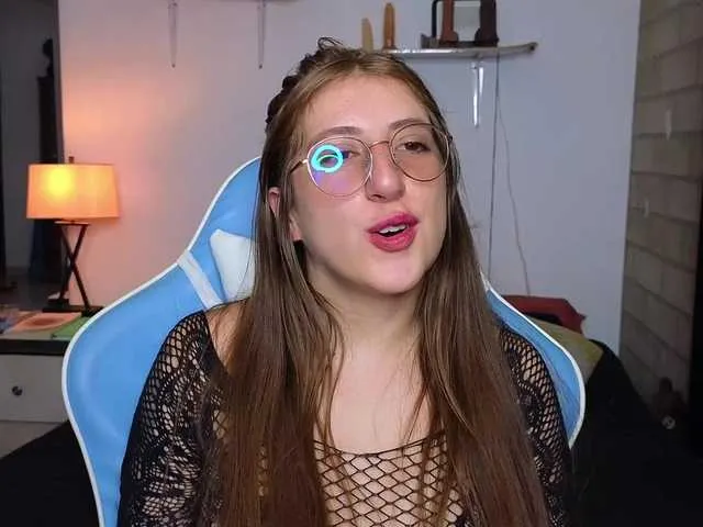 Live sex webcam photo for emiily-hvn #290046027