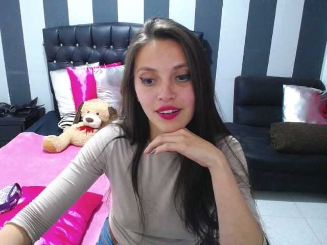 Live sex webcam photo for emili-moore #272049074