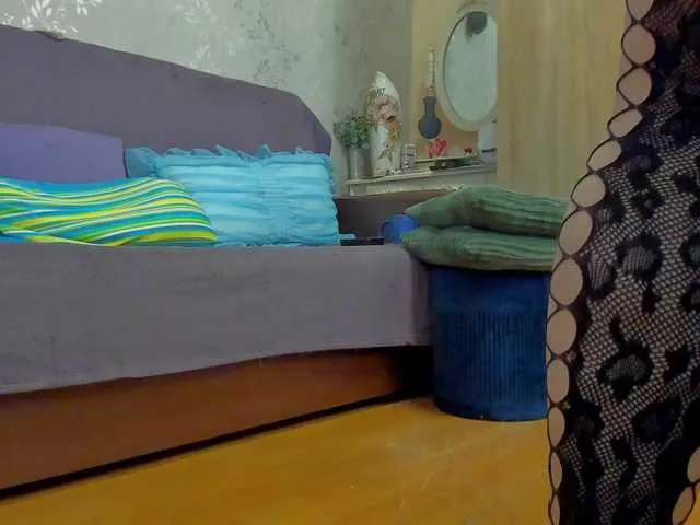 Live sex webcam photo for emilianna6666 #290771958