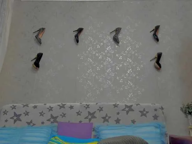 Live sex webcam photo for emilianna6666 #290853530