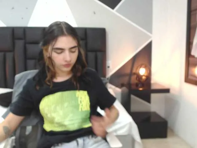 Live sex webcam photo for emiliapons #275452235