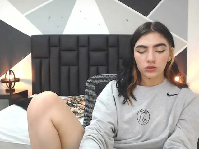 Live sex webcam photo for emiliapons #275488427