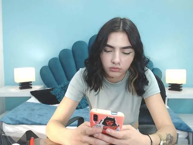 Live sex webcam photo for emiliapons #275555966