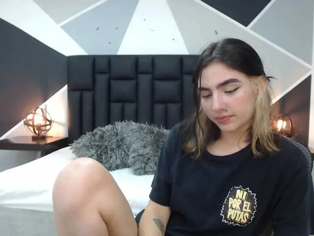 Live sex webcam photo for emiliapons #275609453