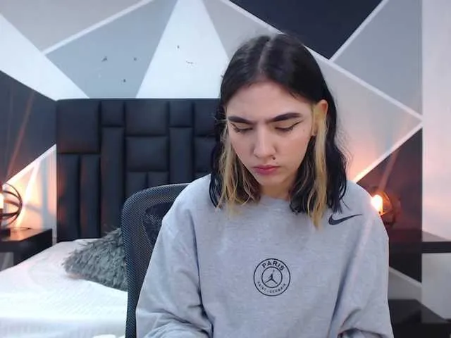 Live sex webcam photo for emiliapons #275640822