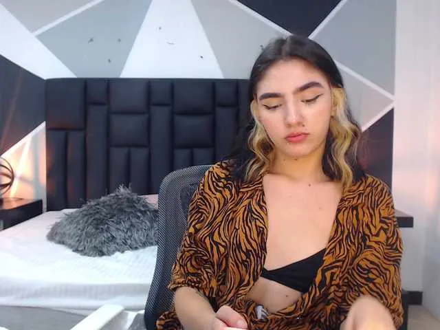 Live sex webcam photo for emiliapons #275648451