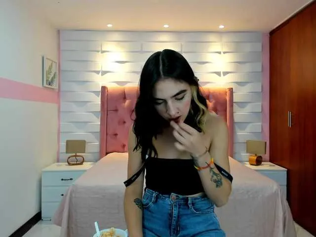 Live sex webcam photo for emiliapons #275700104