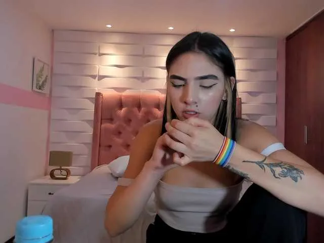 Live sex webcam photo for emiliapons #275743485