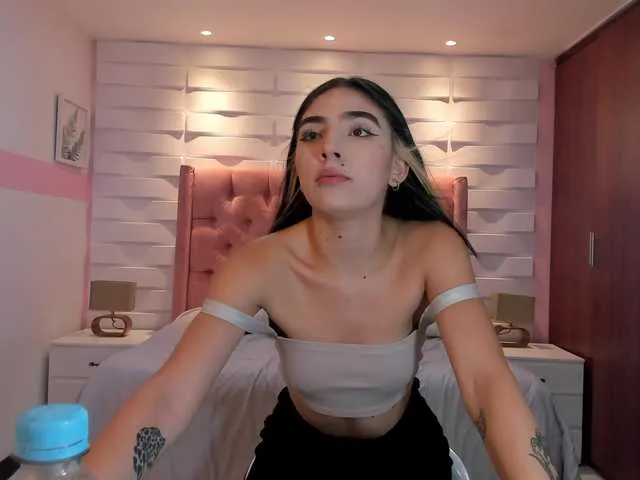 Live sex webcam photo for emiliapons #275745814