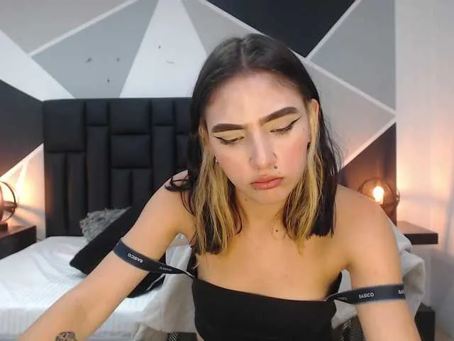 Live sex webcam photo for emiliapons #275793714