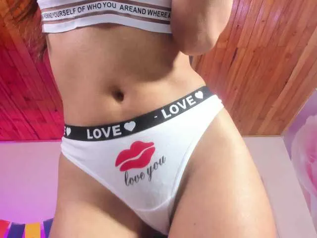 Live sex webcam photo for emiliclark #290634397