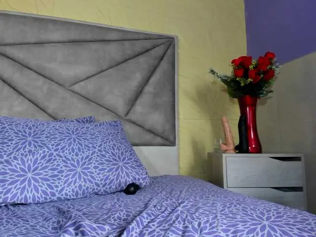 Live sex webcam photo for emiliclark #291163369