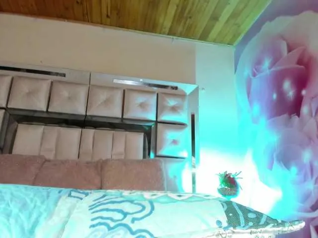 Live sex webcam photo for emiliclark #291737999
