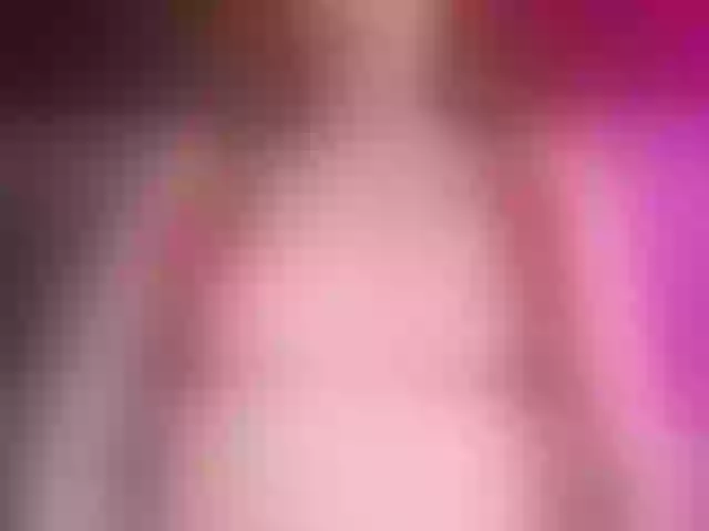 Live sex webcam photo for emiliclark #292039436