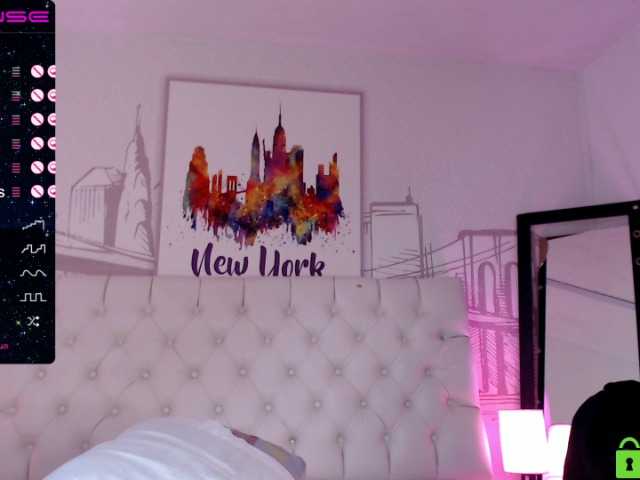 Live sex webcam photo for emilistone #271989992