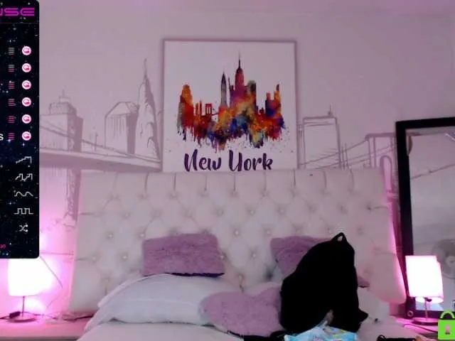 Live sex webcam photo for emilistone #272030627