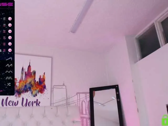 Live sex webcam photo for emilistone #272172009