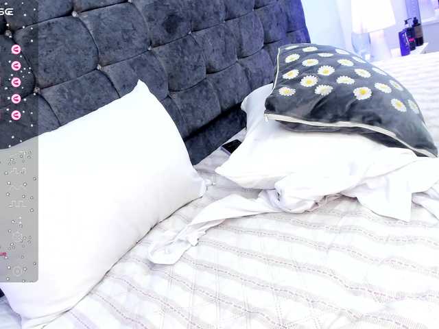 Live sex webcam photo for emily-5weet #277175928