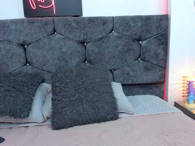 Live sex webcam photo for emily-5weet #277606319