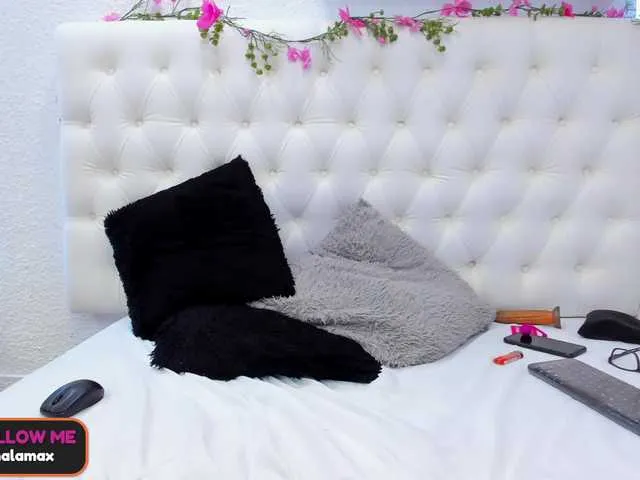 Live sex webcam photo for emily-Bennett #273805247