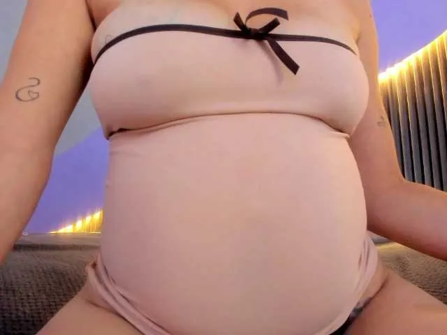 Live sex webcam photo for emily-cooper21 #290596318