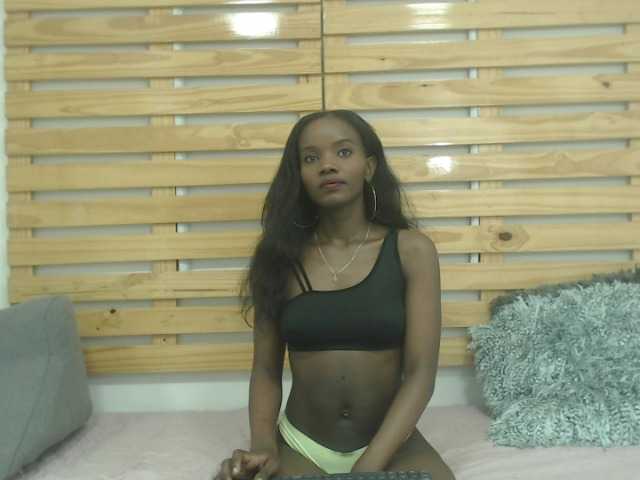 Live sex webcam photo for emily-lizx #271769051