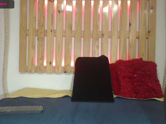 Live sex webcam photo for emily-lizx #272093005