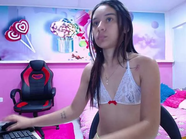 Live sex webcam photo for emily-petite- #274342252