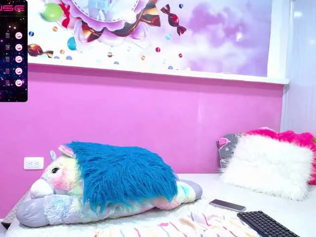 Live sex webcam photo for emily-petite- #274432642