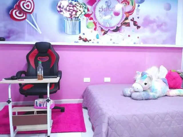 Live sex webcam photo for emily-petite- #274557283