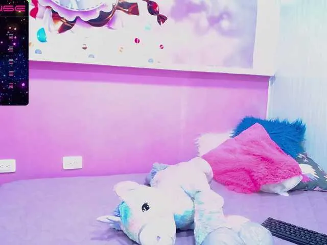 Live sex webcam photo for emily-petite- #274593284