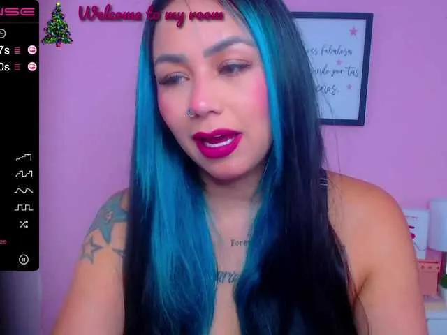 Live sex webcam photo for emily-princes #271761682