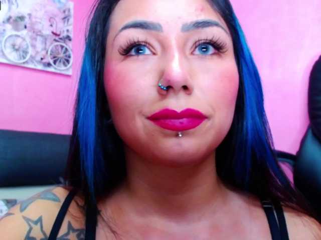 Live sex webcam photo for emily-princes #272467776